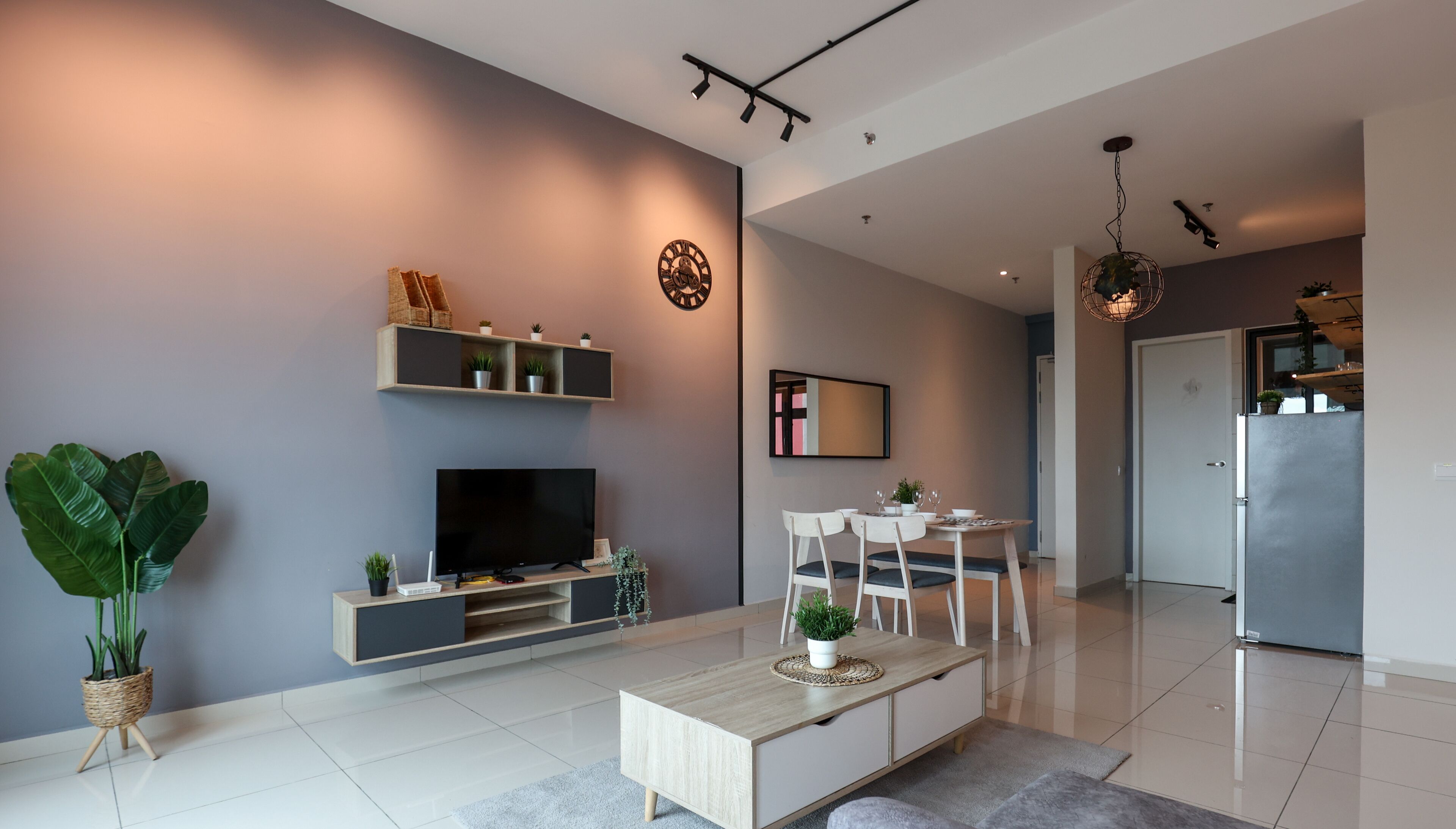 Appartamento Classic | Area soggiorno | TV a schermo piatto 60 pollici con canali via cavo