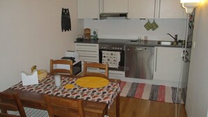 Kaffetrakter/tekoker, kjøleskap, mikrobølgeovn og ovn