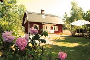 Exterior - Vacation home Grimsebo in an idyllic secluded location - pure nature! (Kalmar län)