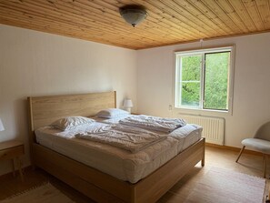 2 dormitorios, tabla de planchar con plancha, wifi gratis y ropa de cama