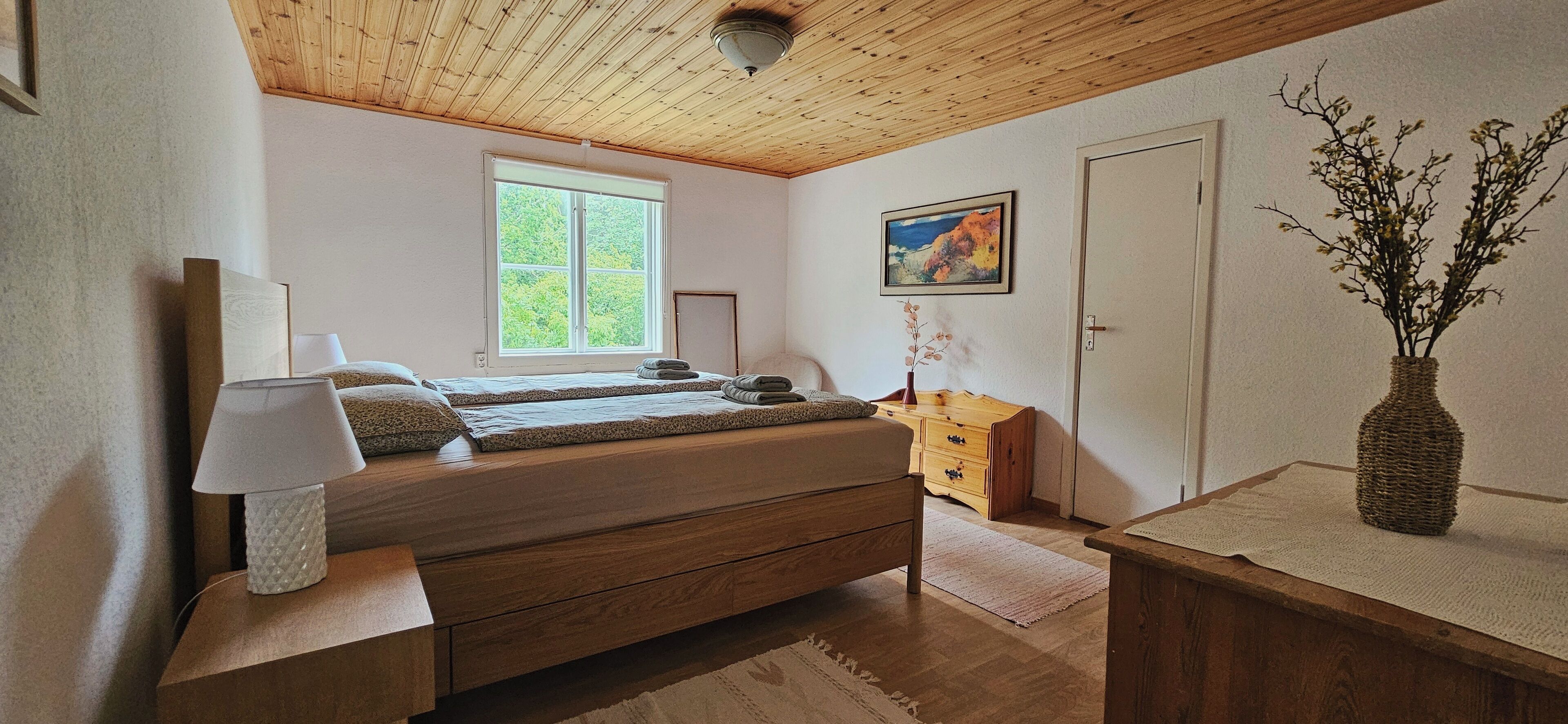 2 bedrooms, iron/ironing board, WiFi (free), bed sheets