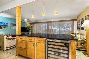 Interior - Keauhou Akahi 312: Oceanview Condo w/ Shared Pool, Spacious Lanai & BBQ (Kailua Kona)