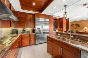 Fridge, oven, stovetop, dishwasher