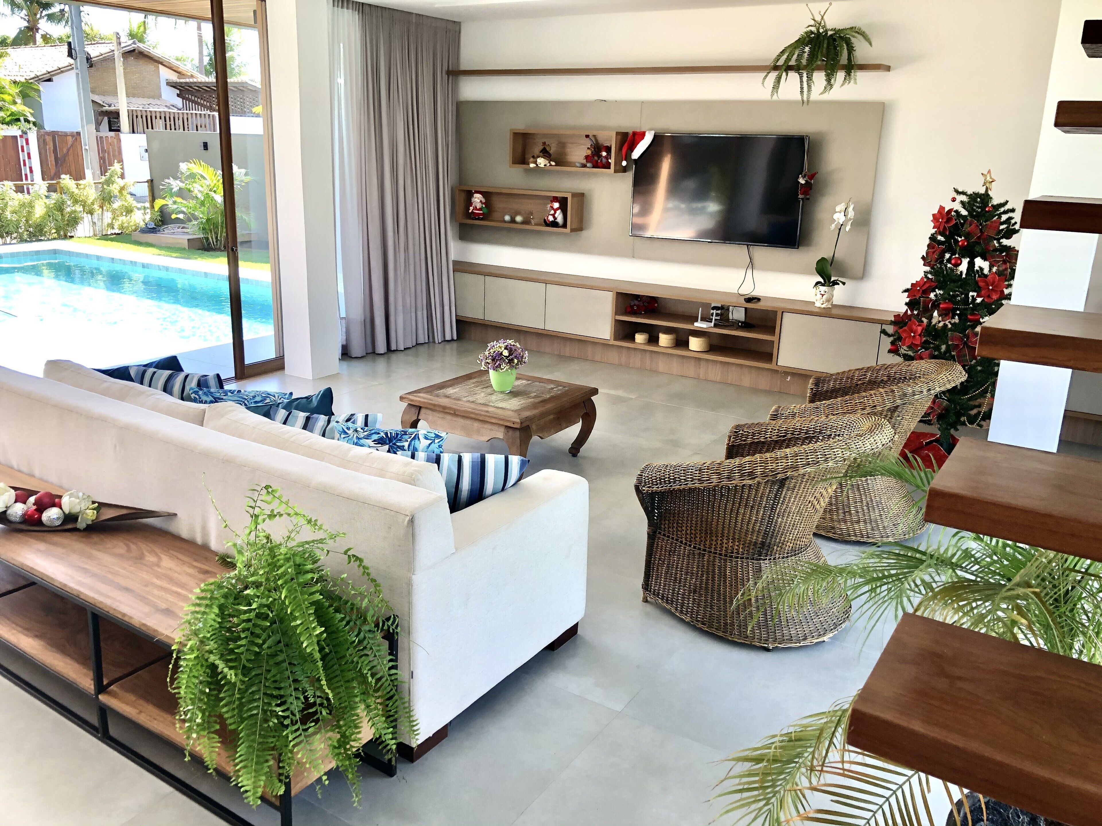 House, 6 suites. Cond Paradise, just steps from the beach! 