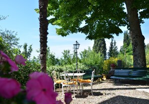 Outdoor dining - Villa San Giovanni: charming 19th-century mansion for an exclusive vacation (Toscana)
