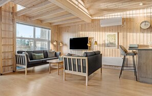 Smart TV, fireplace - Awesome home in Vestervig with sauna (Vestervig)