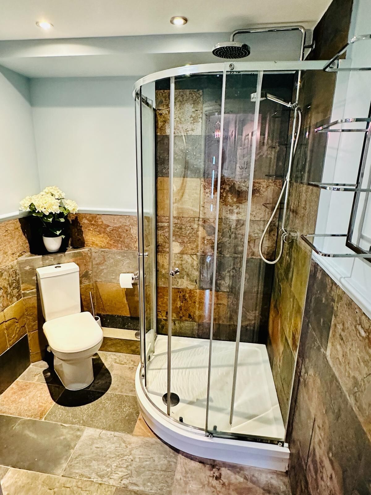 Combined shower/tub, towels, soap, toilet paper