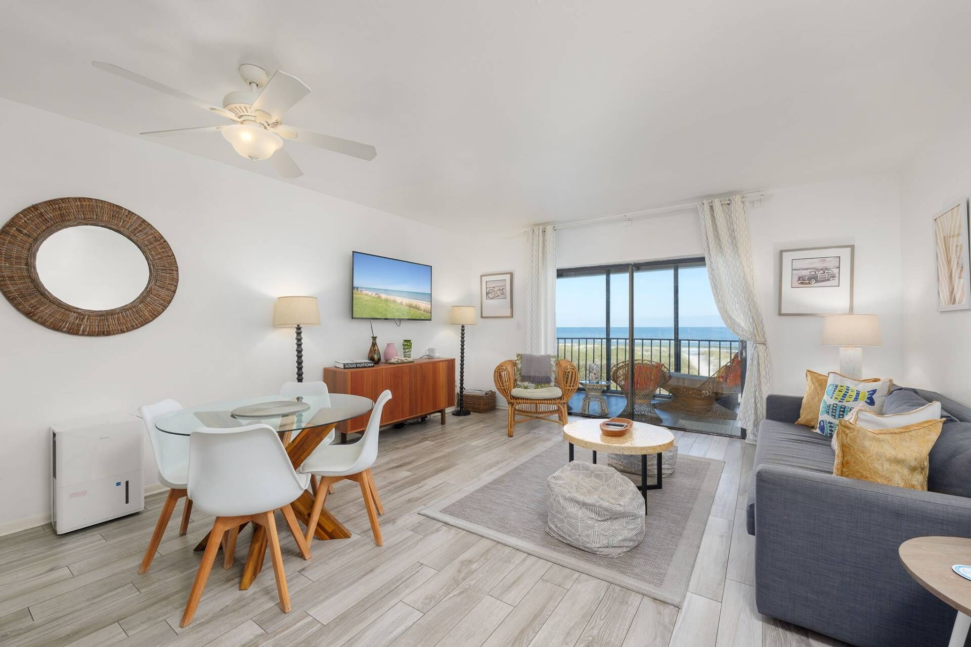 Smart TV, Netflix, Hulu, streaming services