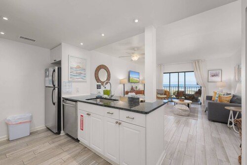 Ocean Dreams, Wave Sounds, Gorgeous Views, Escape to this great Oasis for some R&R!