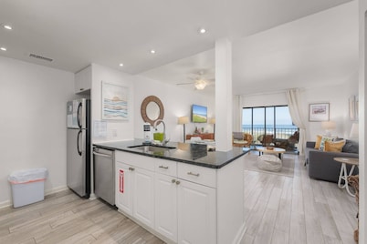 Ocean Dreams, Wave Sounds, Gorgeous Views, Escape to this great Oasis for some R&R!