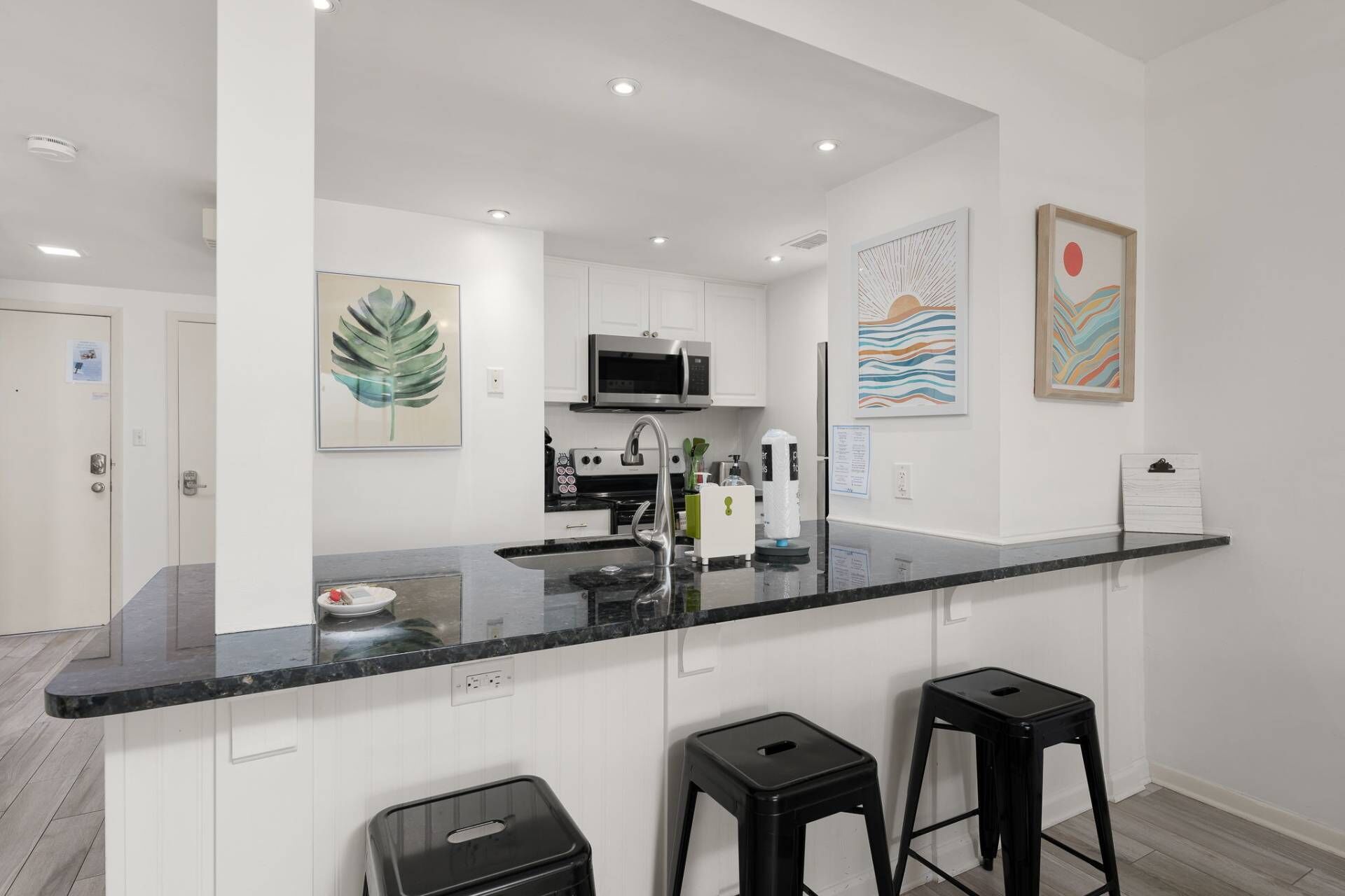 Køleskab, mikrobølgeovn, ovn, kogeplade