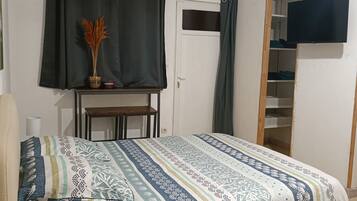 1 bedroom, free WiFi, bed sheets