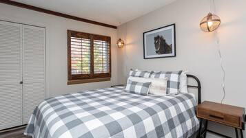 2 bedrooms, iron/ironing board, WiFi, bed sheets