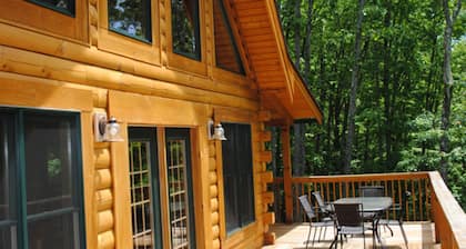 The Blackbear 4 bed log cabin with loft and cathedral ceilings