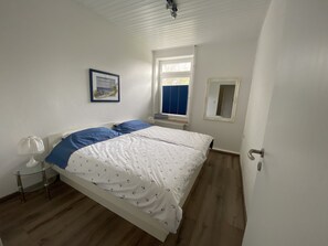 2 habitaciones, cuna de viaje, wifi gratis y ropa de cama