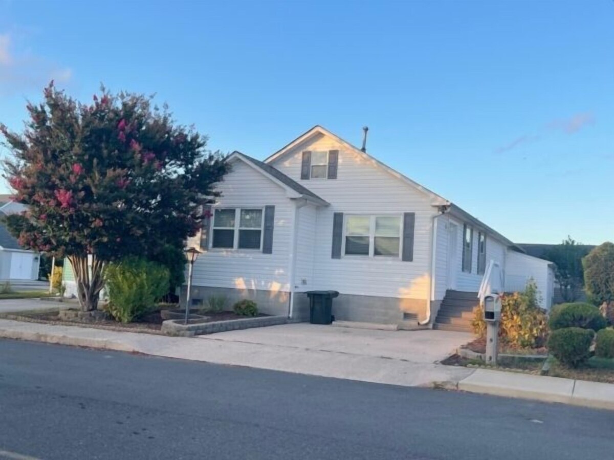 Newly renovated home in much sought after Montego Bay Community. 2 Pools and tennis