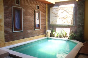 Hồ bơi ngoài trời 