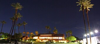 Spectacular view, steps to pool/jacuzzi at Sunrise Country Club-winter available