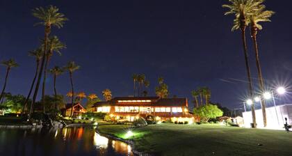 Spectacular view, steps to pool/jacuzzi at Sunrise Country Club-winter available