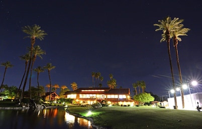Spectacular view, steps to pool/jacuzzi at Sunrise Country Club-winter available