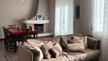TV, lettore DVD, impianto stereo