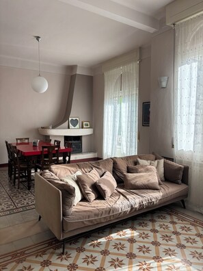 Télévision, lecteur de DVD, chaßne hi-fi