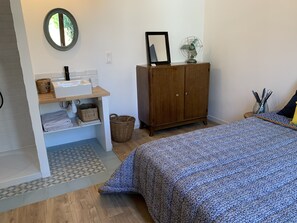 3 bedrooms, iron/ironing board, travel crib, free WiFi