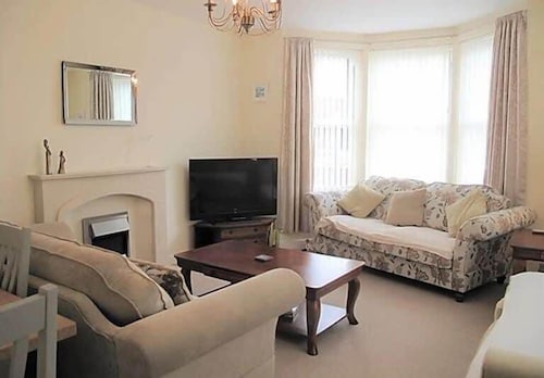 Jubilee House  - 4 bedroom central house - bright and spacious, 2 parking space
