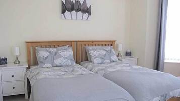 4 bedrooms, iron/ironing board, WiFi, bed sheets