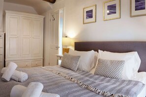4 chambres, fer et planche à repasser, Wi-Fi, draps fournis