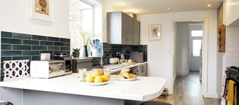 Glenview House - Fantastic child friendly house - rear garden - parking