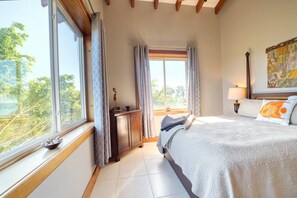 3 bedrooms, in-room safe, iron/ironing board, travel cot