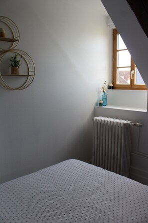 1 chambre, fer et planche à repasser, Wi-Fi, draps fournis