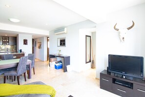 Smart TV, DVD player