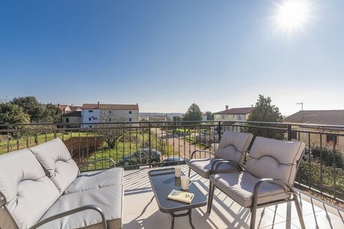 Villa Manka-Vacation villa in a quiet Istrian village - forest and beach nearby