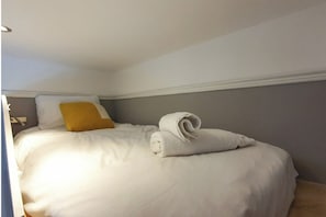 2 bedrooms, laptop workspace, iron/ironing board, WiFi