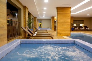 Piscine intérieure, piscine extérieure