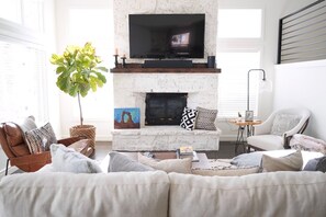 Televisio, takka, videopelejä