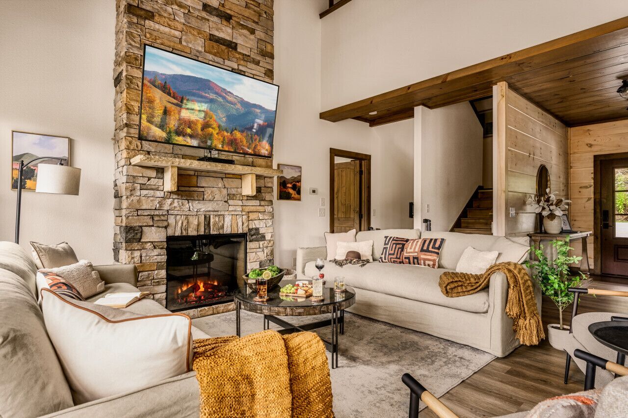 Smart TV, fireplace