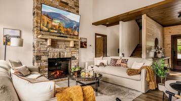 Smart TV, fireplace
