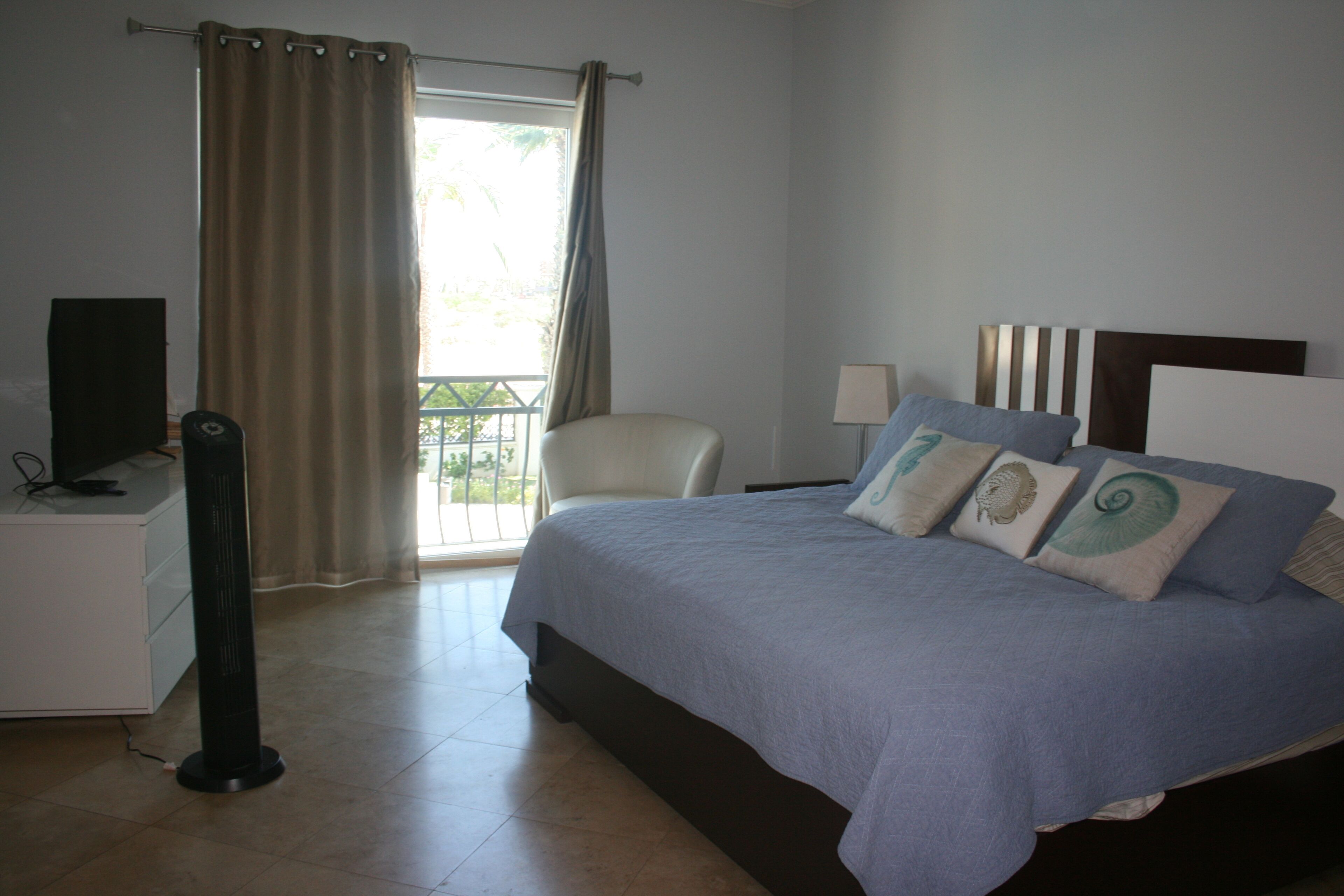 GATED CONDO 2bd/2bth sleeps 5 Oceanview and Minutes from everything in Cabo!