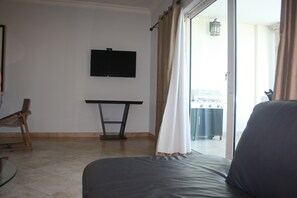 2 室のベッドルーム、アイロン / アイロン台、WiFi、ベッドシーツ