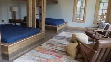 4 bedrooms, free WiFi, bed sheets
