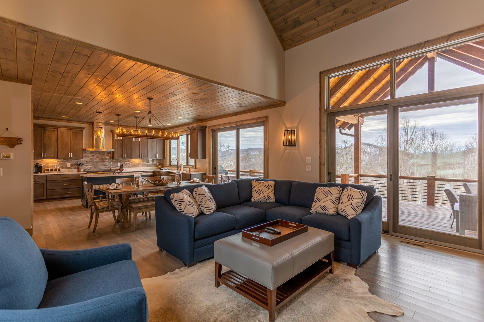 Birds Nest Retreat - Eagles Nest home with hot tub, views and outdoor fireplace in Village