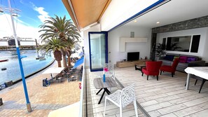 Outdoor dining - 5 ***** Charco Loft first line of the sea (Arrecife)