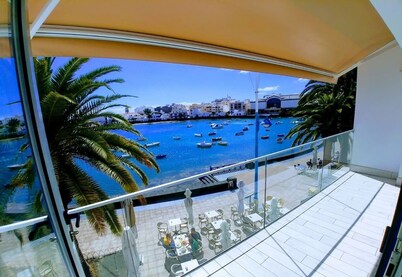 5 ***** Charco Loft first line of the sea