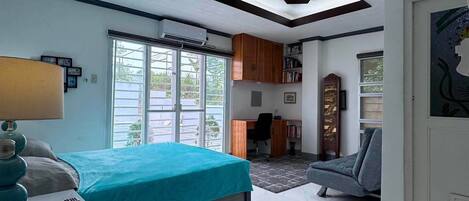 4 bedrooms, desk, iron/ironing board, WiFi