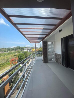 Property grounds - House, Swimming Pool, Sports courts. (Tagaytay)