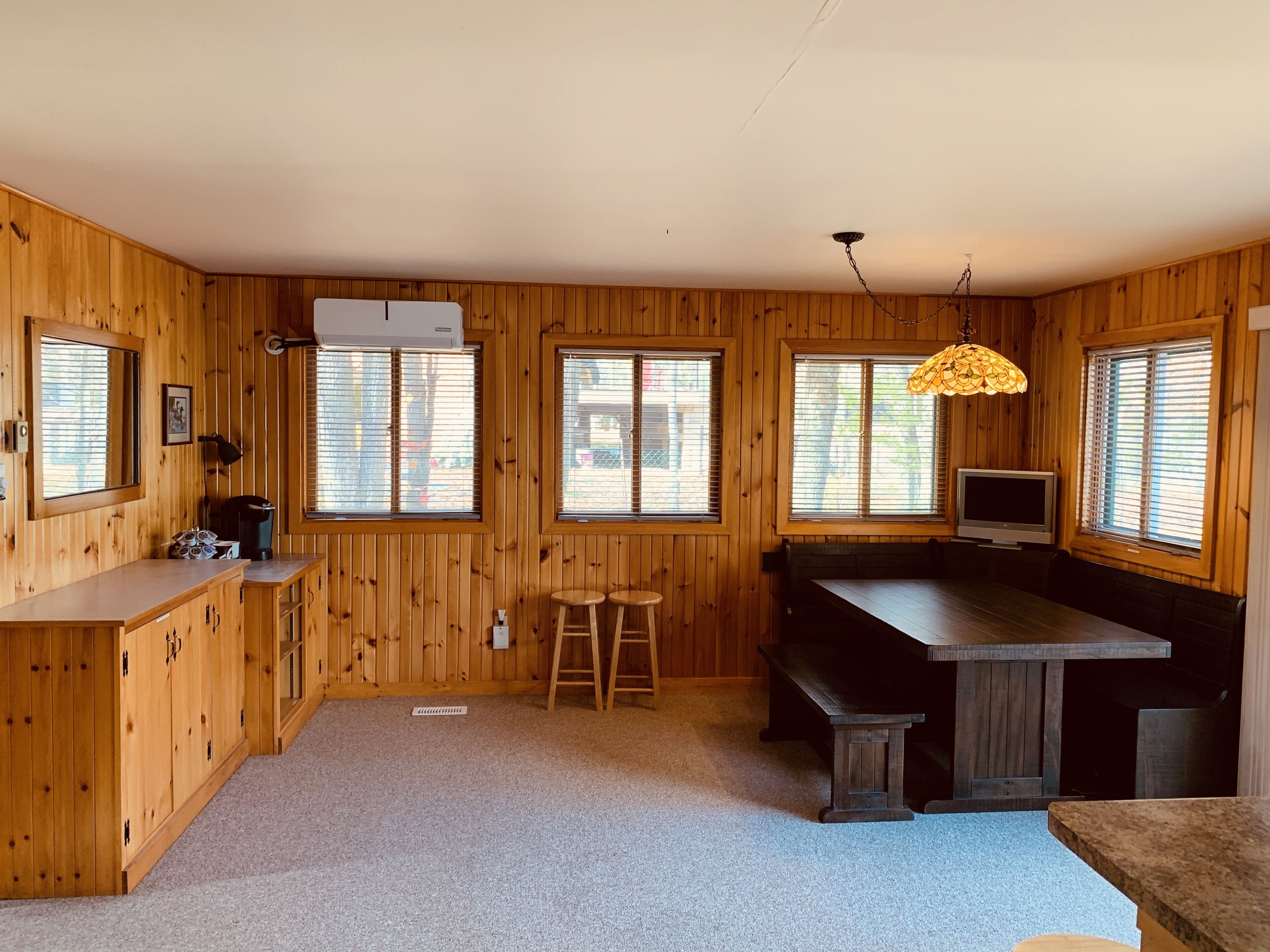 Yellow Cottage Sandy Lake Buckhorn. Beautiful turquoise water, water equipment. 