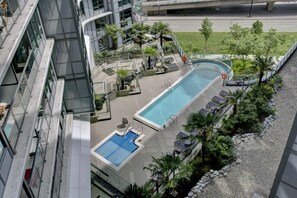 Et oppvarmet basseng